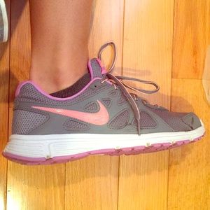 Nike Revolution Sneaker